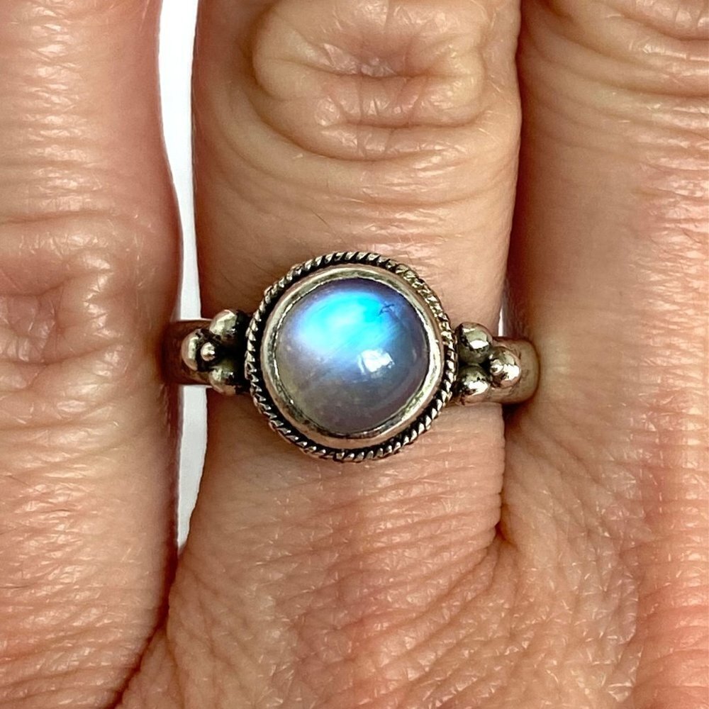 Sterling Silver 925 Round Bezel Set Blue Flash Moonstone Cabochon Ring Sz 5.75